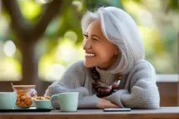 银发族的智能生活指南，全类型适老化App与便捷服务