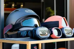 户外运动装备行业，政策驱动下的市场动态与组件价格趋势