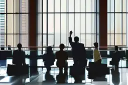 职场礼仪指南，在活动、晋升和团建中展现专业素养