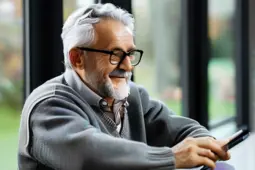 打造智能生活，银发族的适老化基础设施新纪元