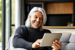 银发族智能生活新体验，全类型适老化App与便捷服务