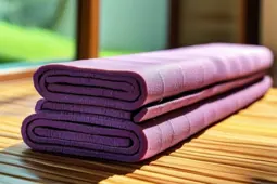 瑜伽砖与辅助工具，提升健身效率的神器