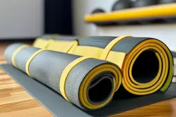 瑜伽垫与弹力带，健身效率提升的辅助利器