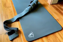 健身效率提升秘籍，瑜伽垫、弹力带与打卡APP的完美组合