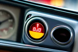 掌握机油报警信号，确保行车安全