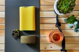 瑜伽垫、弹力带与打卡APP，打造高效健身环境