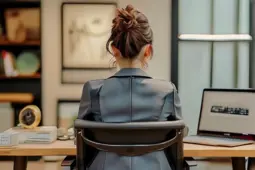 打造完美背影，从新手到职场精英的练背之旅