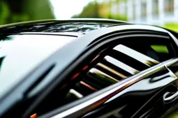 车窗贴膜，汽车个性化改装的完美选择