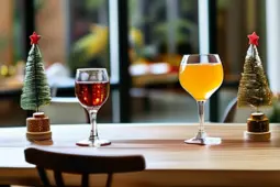 职场礼仪指南，奇装异服与晋升、年会团建的禁忌