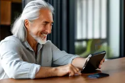 银发族智能生活新体验，全方位适老化App与便捷服务