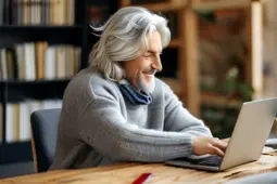 银发族智能生活资讯，探索适老化产品的创新与市场动态