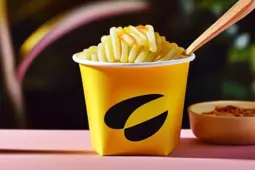 潮流新宠儿，95后00后眼中的土豆粉—穿搭美妆与性价比的完美结合