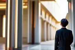 迈向优秀律师之路，青年律师的职业规划与成长攻略