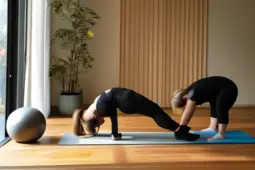 居家健身革命，无器械塑形指南，为不同人群量身定制